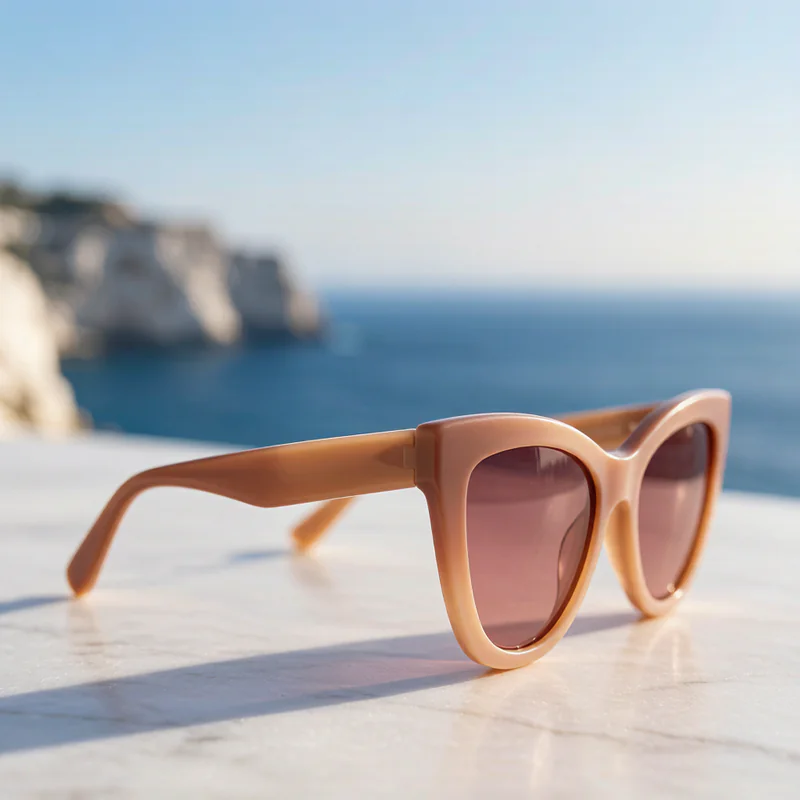 Shore LIFT - Caramel lifestyle view