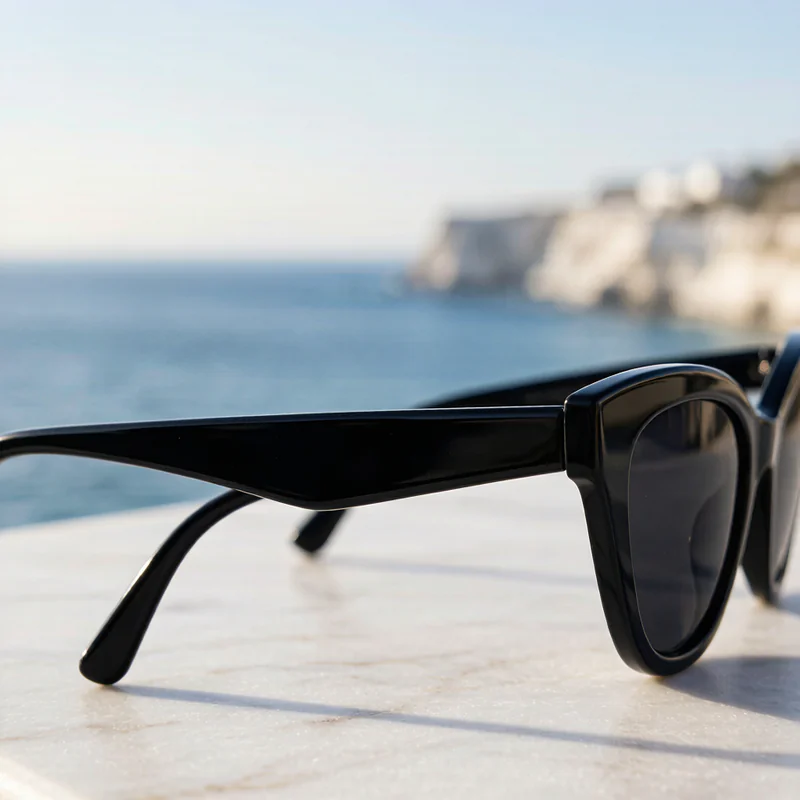 Coastline LIFT - Black lifestyle view
