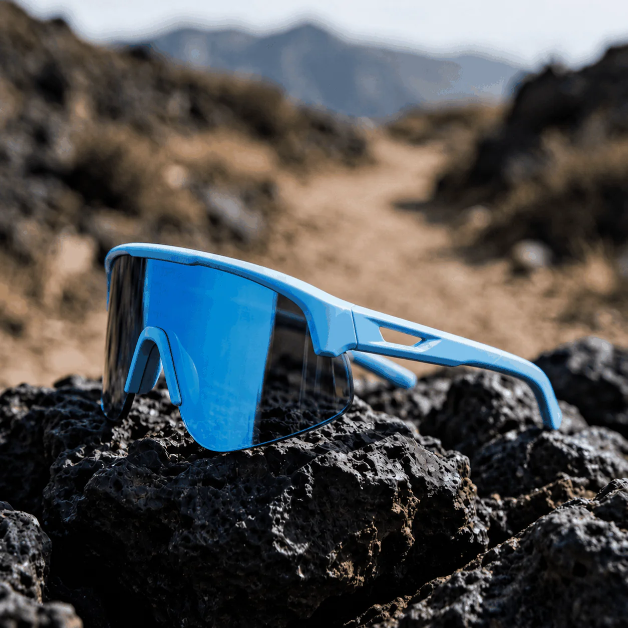 Ion SHADE - Blue lifestyle view